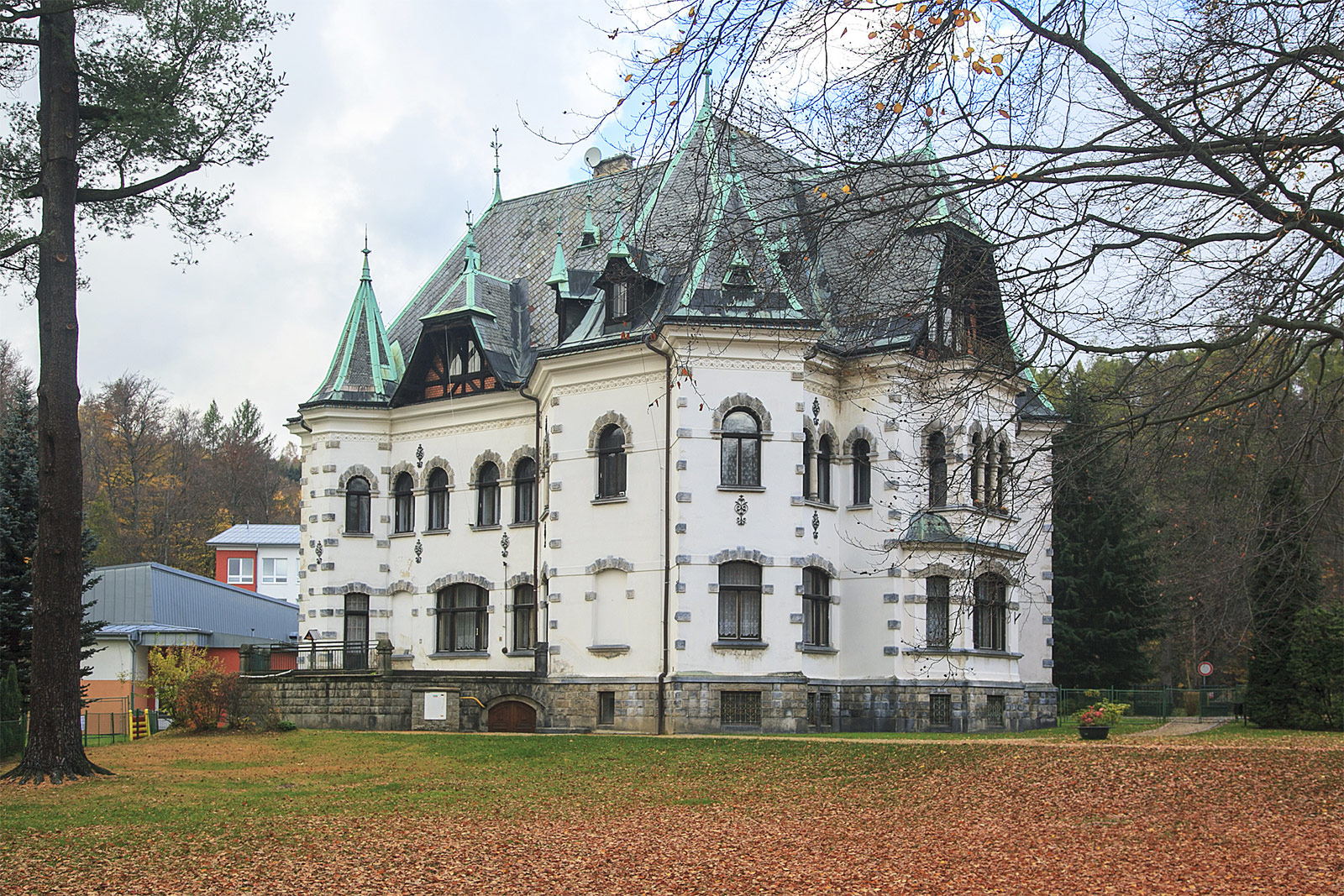 Riedel_Manor, Desna